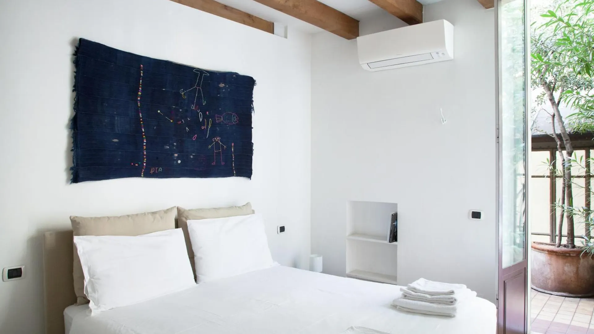 Wprelais Palm Fronds Apartment Milan